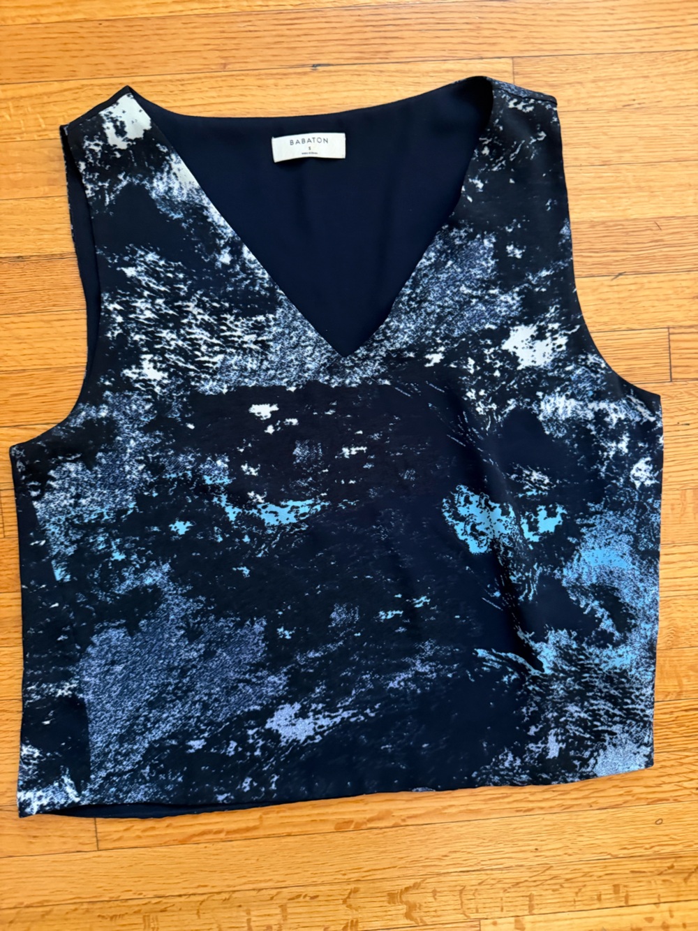 Babaton Aritzia Abstract Print Sleeveless Top | Navy & White